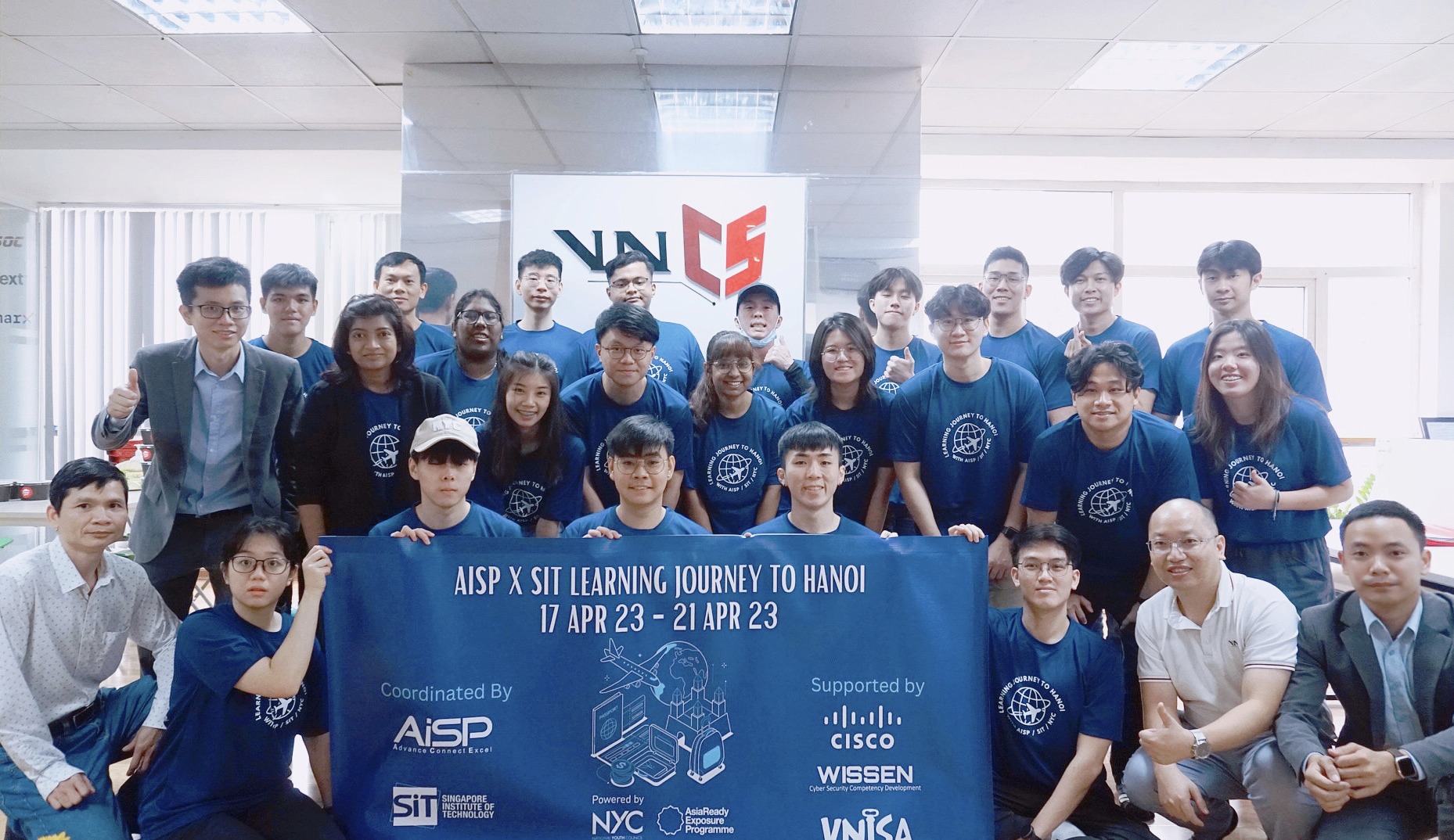 VNCS GLOBAL ĐÓN TIẾP ĐOÀN SINH VIÊN SINGAPORE TỚI THAM QUAN TRUNG TÂM ĐIỀU HÀNH AN NINH MẠNG SOC